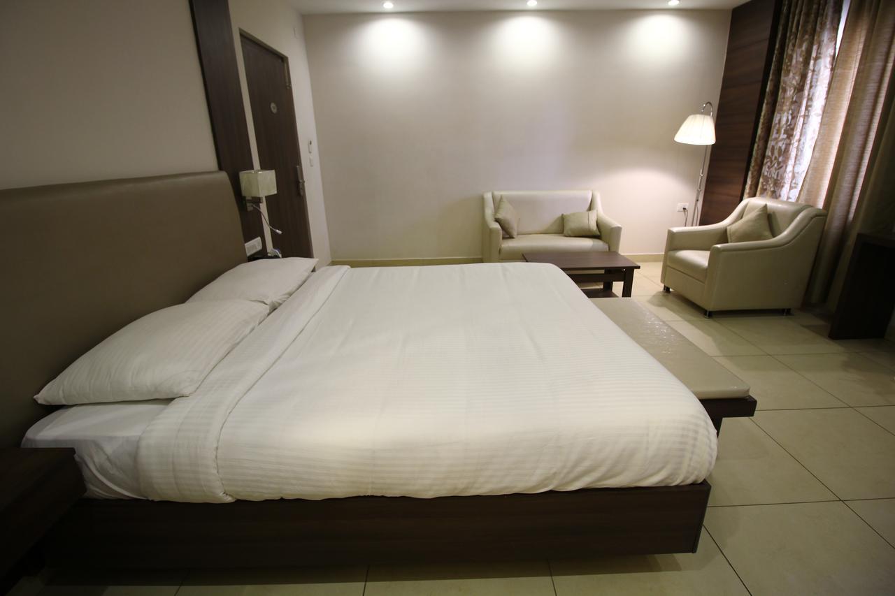 Vels Hotel Pondicherry Exterior foto