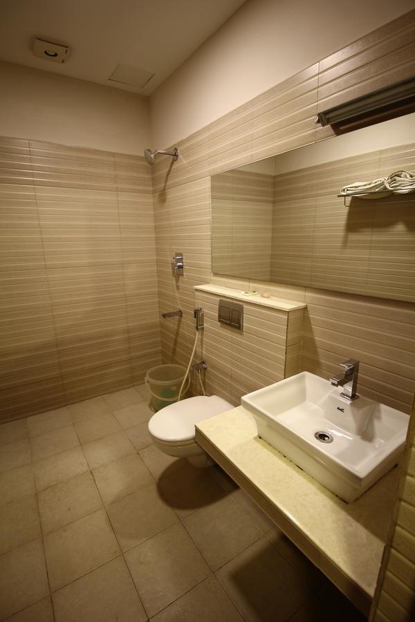 Vels Hotel Pondicherry Exterior foto