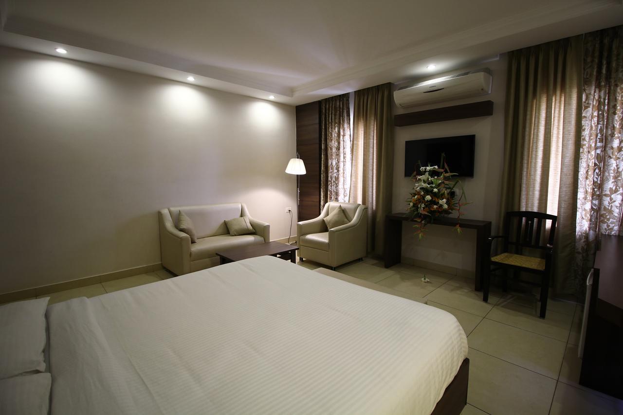Vels Hotel Pondicherry Exterior foto